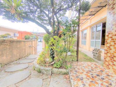 Haebaru Town Shinkawa flat-top remodeled house Haebaru Town Shinkawa detached house for sale (reinforced concrete (RCB construction), system kitchen, monitor intercom, 2LDK, 33,990,000 yen) | Okinawa property information [Go Home] No. 677-212 — Front_door, Haebaru, Okinawa