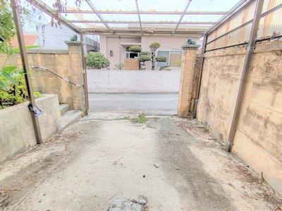 Haebaru Town Shinkawa flat-top remodeled house Haebaru Town Shinkawa detached house for sale (reinforced concrete (RCB construction), system kitchen, monitor intercom, 2LDK, 33,990,000 yen) | Okinawa property information [Go Home] No. 677-212 — Front_door, Haebaru, Okinawa