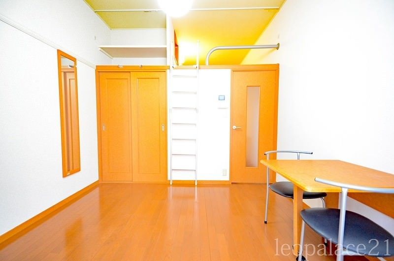 1K Apartment for Rent in Tomigusuku, Okinawa - Leopalace Wakana - Thumbnail 3