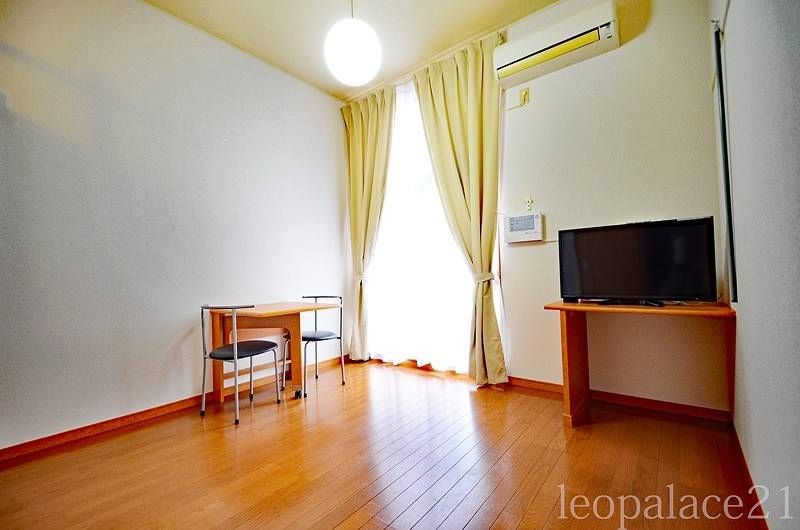 1K Apartment for Rent in Tomigusuku, Okinawa - Leopalace Wakana - Thumbnail 2