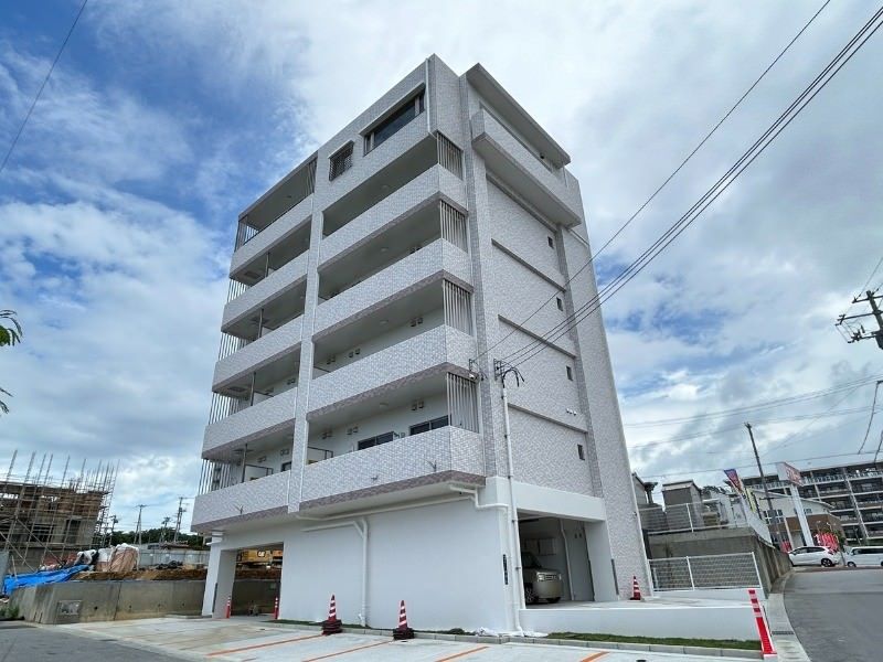 1LDK Apartment for Rent in Chatan, Okinawa - Near Mihama - Thumbnail 3