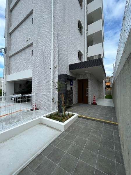 1LDK Apartment for Rent in Chatan, Okinawa - Near Mihama - Thumbnail 2