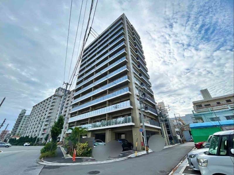 New Oceanfront 2LDK Condo in Naha Akebono with Sea View - Thumbnail 2