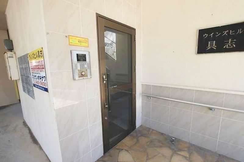 1K Apartment for Rent in Naha, Okinawa - No Deposit/Key Money - Thumbnail 3