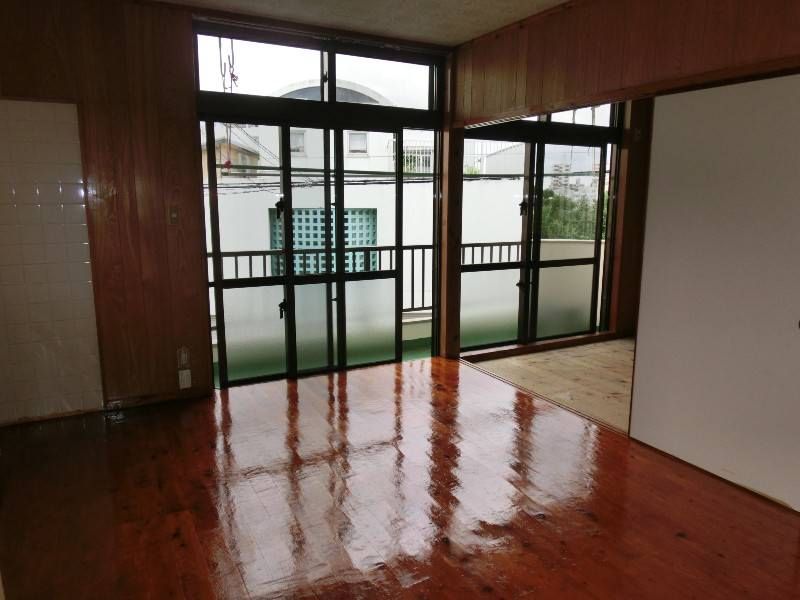 2DK Apartment for Rent in Okinawa City Higashi with Free Parking - Thumbnail 4