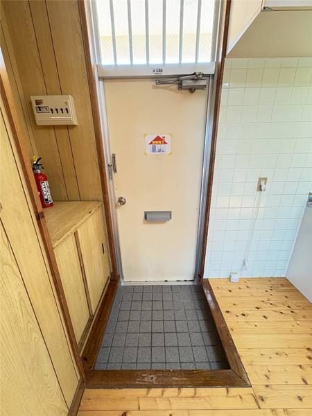 2DK Apartment for Rent in Nakagusuku Village, Okinawa - Thumbnail 2