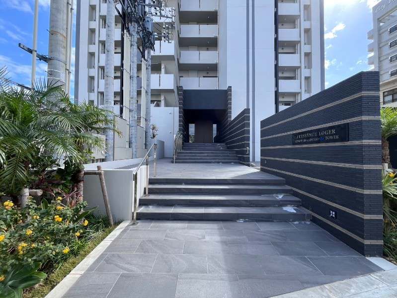 Top Floor 4LDK Apartment in Ginowan, Okinawa with Panoramic Views - Thumbnail 2