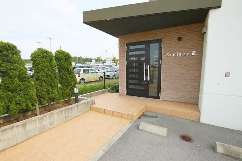 Sanctuary Ryu 2LDK Pet-Friendly Apartment for Rent in Chatan, Okinawa - Thumbnail 4