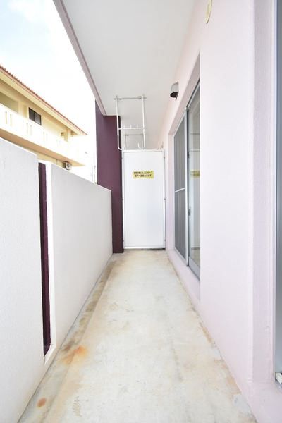 1LDK Rental Apartment in Yonabaru-cho, Okinawa - Thumbnail 3