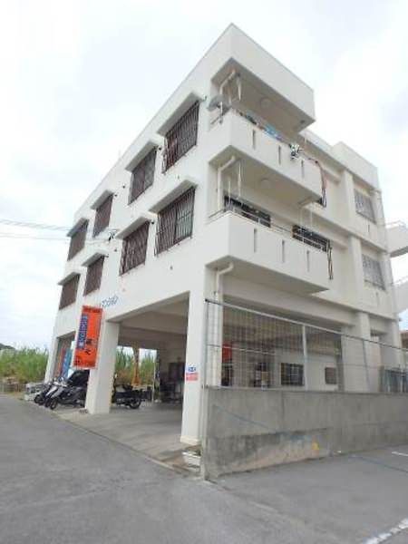 HIGA Mansion 2LDK Apartment for Rent in Yomitan, Okinawa - Thumbnail 2