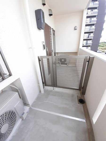 1LDK Apartment for Rent in Koja, Okinawa City | Modern Amenities - Thumbnail 4