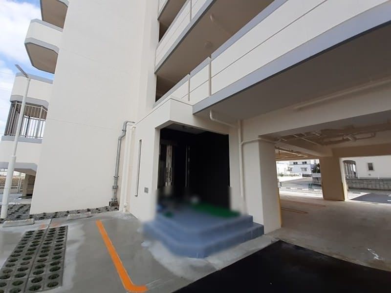 1LDK Apartment for Rent in Koja, Okinawa City | Modern Amenities - Thumbnail 2