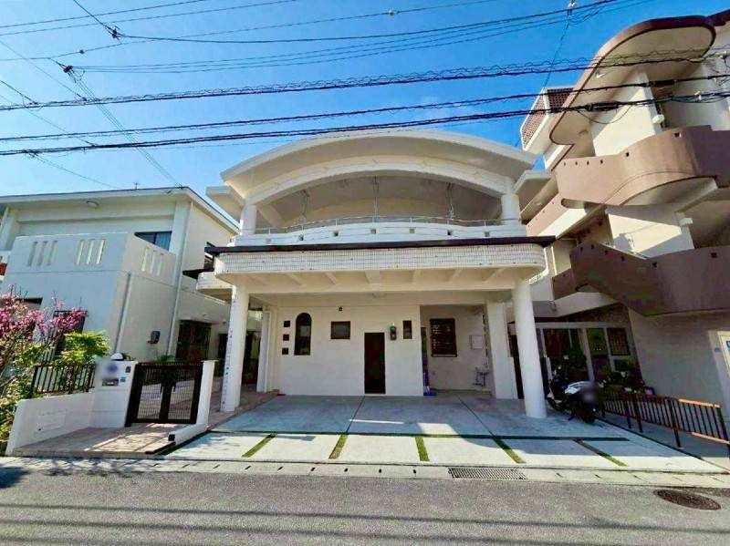 7LDK Family Home with Cool House Tech in Naha, Okinawa - Thumbnail 2
