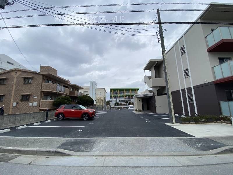 Modern 2LDK Apartment for Rent in Naha's Makabaru, Okinawa - Thumbnail 3