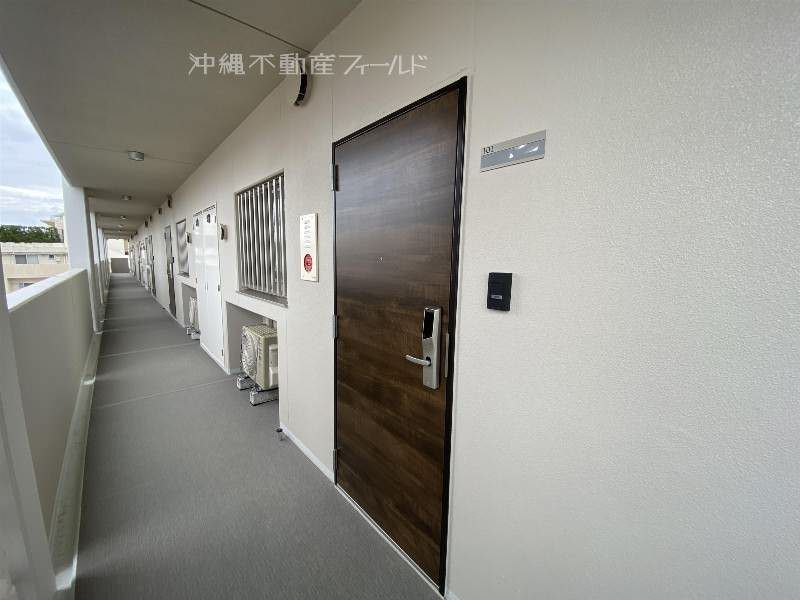 Modern 2LDK Apartment for Rent in Naha's Makabaru, Okinawa - Thumbnail 2