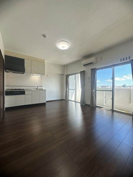 Modern 1LDK Apartment for Rent in Naha, Okinawa with Auto-Lock - Thumbnail 3