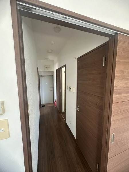 Modern 1LDK Apartment for Rent in Naha, Okinawa with Auto-Lock - Thumbnail 2