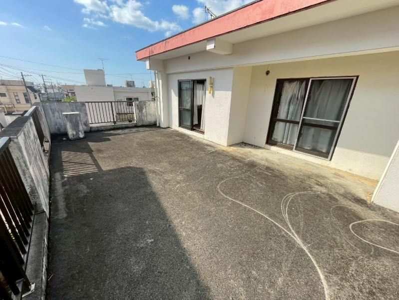 4DK Detached House with Garden in Koja, Okinawa City - Thumbnail 3