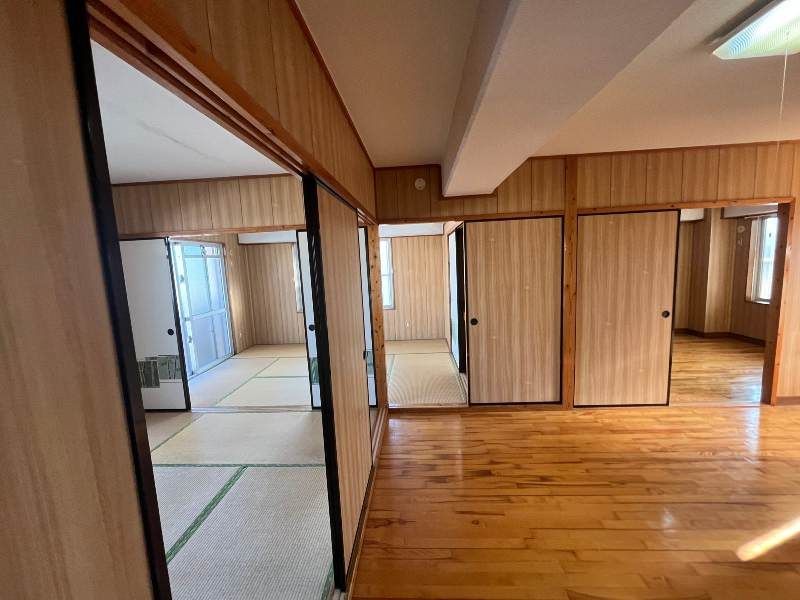 3DK Pet-Friendly Apartment for Rent in Ginowan, Okinawa - Thumbnail 2