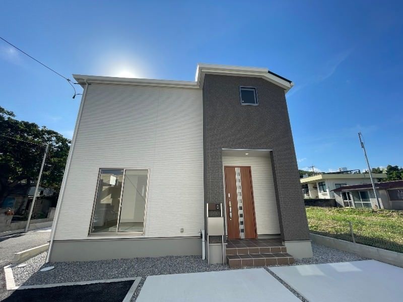 New 3LDK House in Uruma City, Okinawa with 3 Car Parks - Thumbnail 3