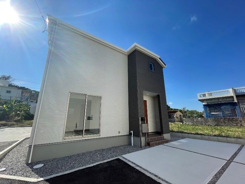 New 3LDK House in Uruma City, Okinawa with 3 Car Parks - Thumbnail 2
