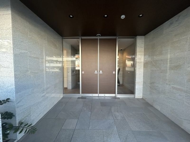 Renovated 2LDK Condo in Ginowan, Okinawa with Pet-Friendly Features - Thumbnail 2