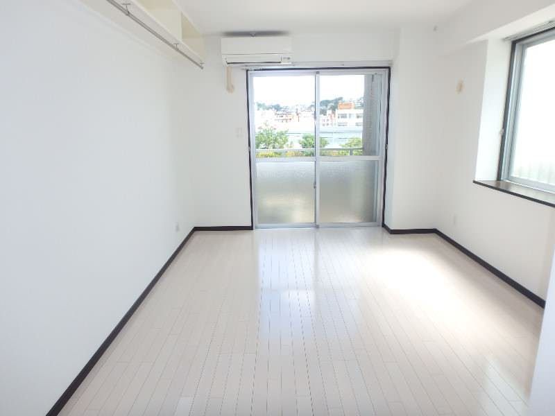 1K Apartment for Rent in Nishizaki, Itoman, Okinawa - Thumbnail 3