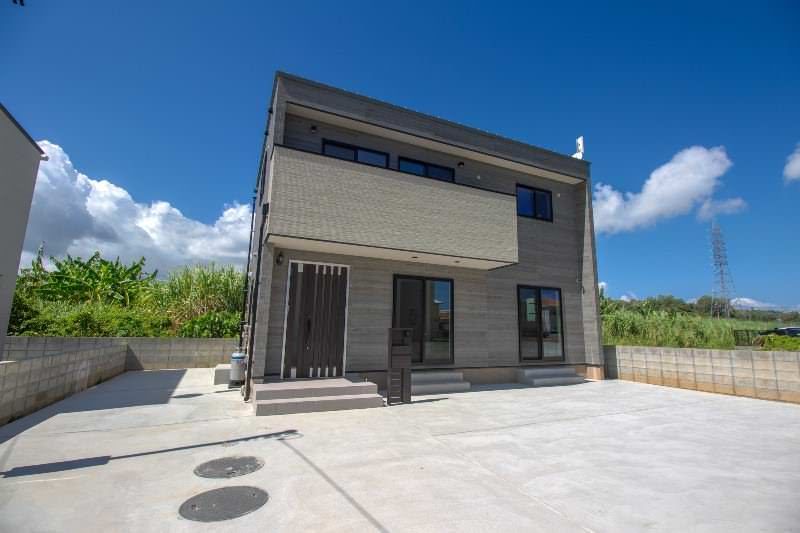 New 3LDK House in Okinawa City with 5 Parking Spaces - Thumbnail 2
