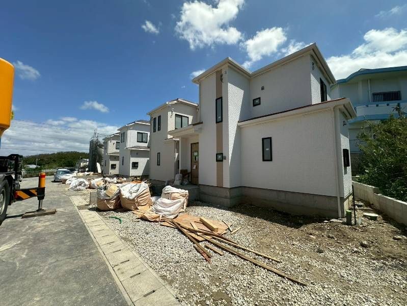 New 4LDK House for Sale in Tomigusuku, Okinawa - 2026 Build - Thumbnail 2