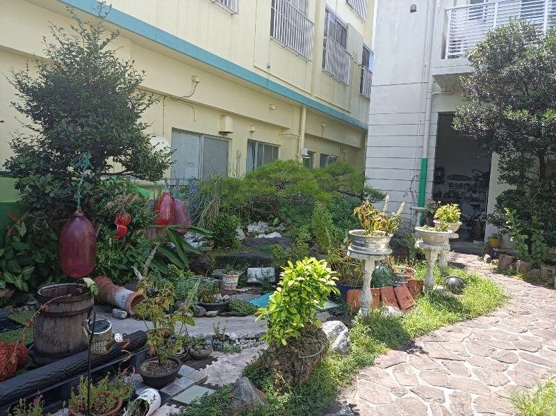 5LDK Detached House for Rent with Garden in Okinawa City - Thumbnail 3