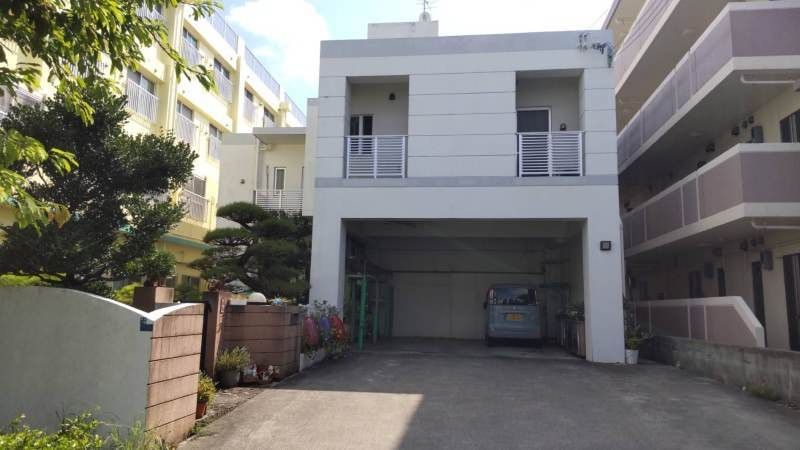 5LDK Detached House for Rent with Garden in Okinawa City - Thumbnail 4