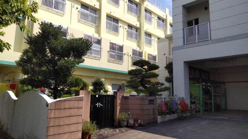 5LDK Detached House for Rent with Garden in Okinawa City - Thumbnail 2