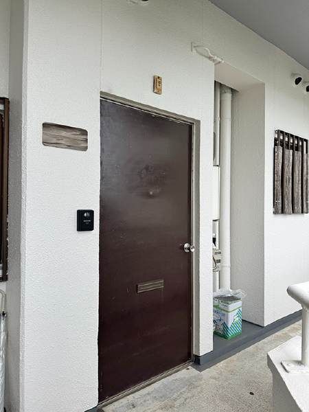1LDK Apartment for Rent in Okinawa City, Uezu 3-chome - Thumbnail 2