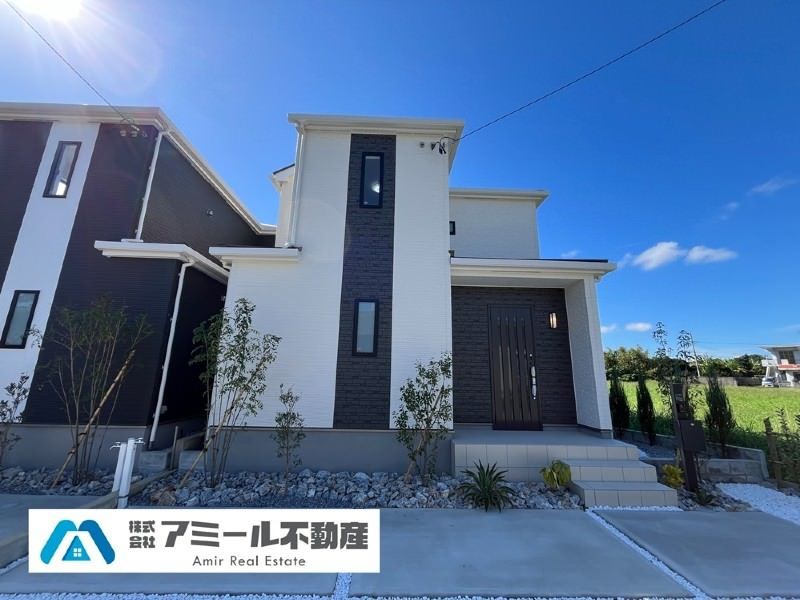 New 2025 4LDK House with Garden in Uruma City, Okinawa - Thumbnail 3