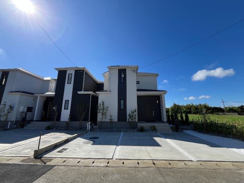 New 2025 4LDK House with Garden in Uruma City, Okinawa - Thumbnail 4