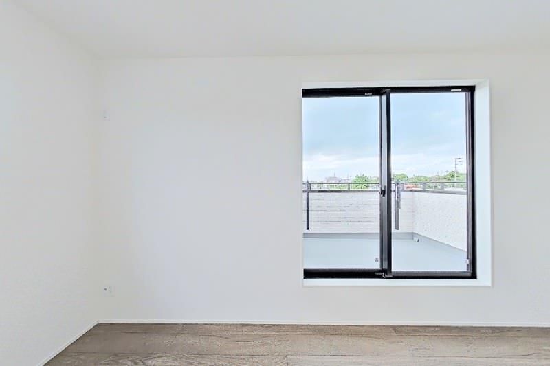 New 4LDK ZEH House in Uruma City, Okinawa with Walk-in Closets - Thumbnail 2