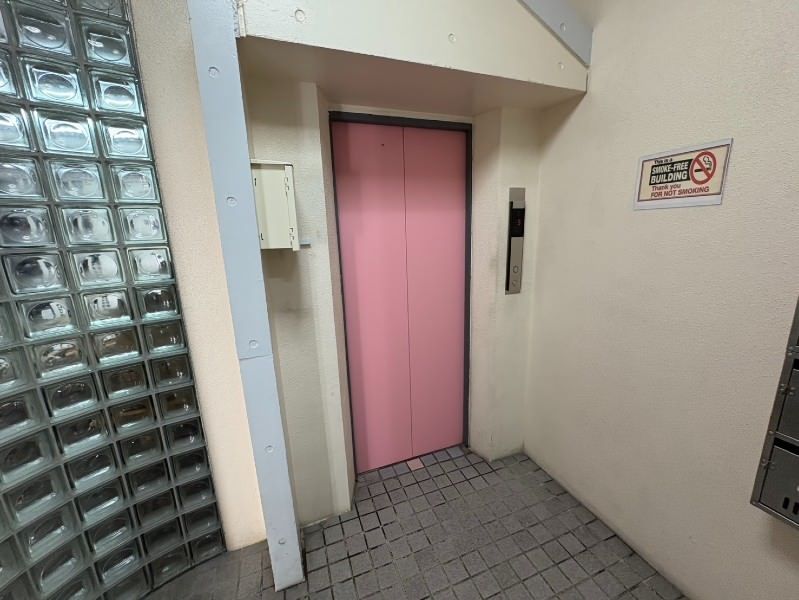 2DK Apartment for Rent in Naha Izumizaki with Elevator - Thumbnail 3