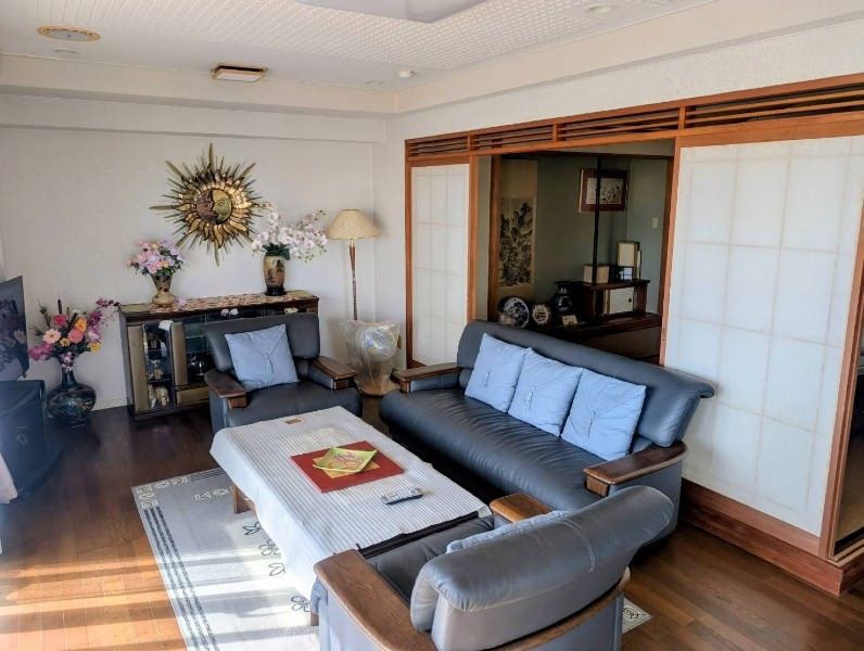 Spacious 3LDK Apartment with Panoramic Views in Naha, Okinawa - Thumbnail 4