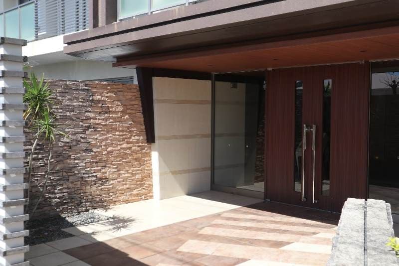Top-Floor 2LDK Condo with Rooftop Terrace in Okinawa City - Thumbnail 4