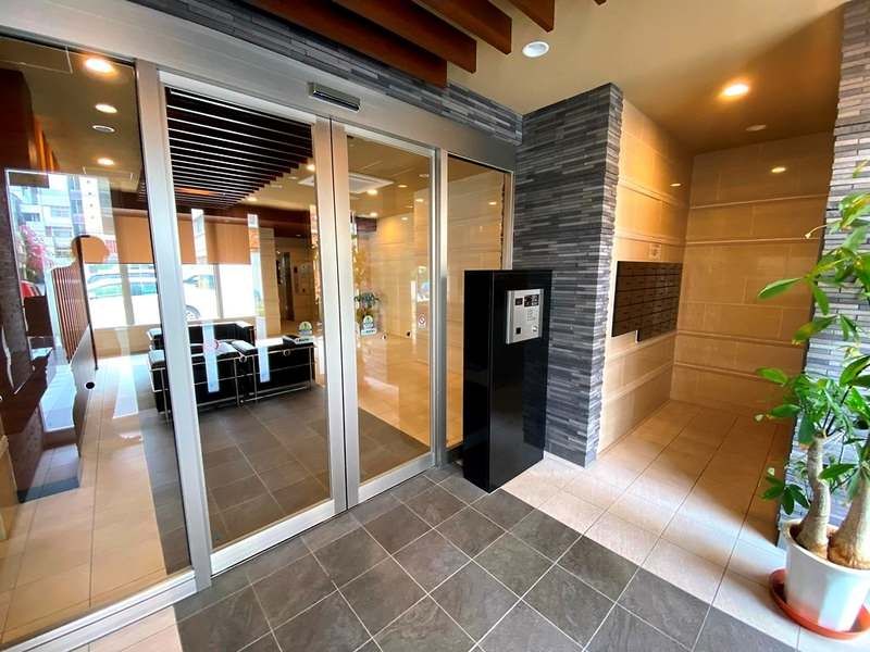 Top-Floor 3LDK Ocean View Apartment for Rent in Naha, Okinawa - Thumbnail 4