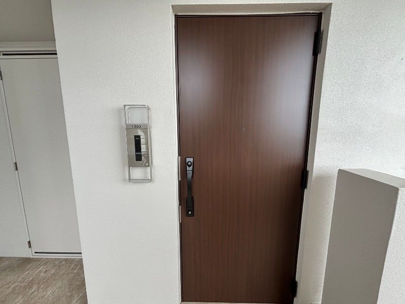 2LDK Apartment for Sale in Chatan, Okinawa - 60.44 sqm - Thumbnail 4