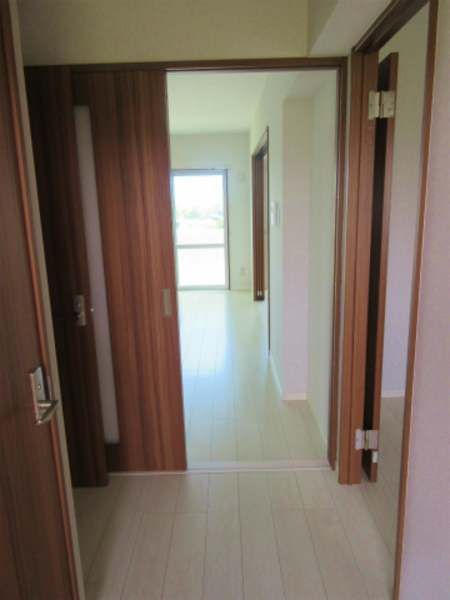 Modern 2LDK Apartment for Rent in Uruma City, Okinawa - Thumbnail 4