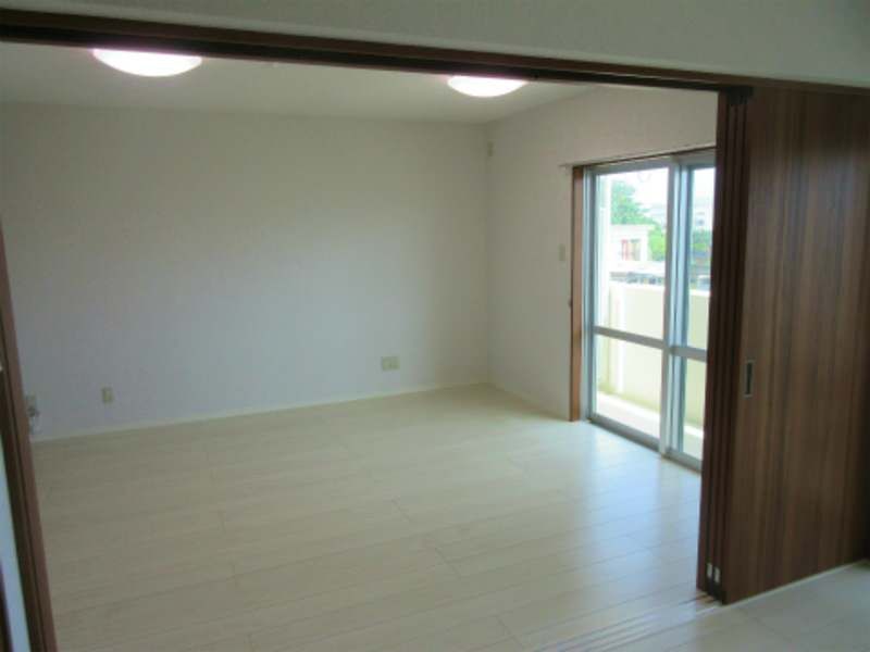 Modern 2LDK Apartment for Rent in Uruma City, Okinawa - Thumbnail 3