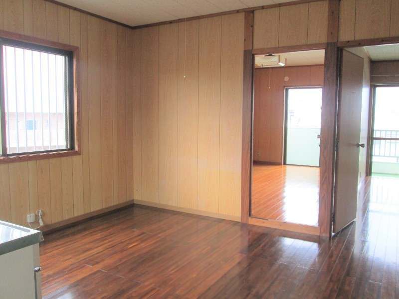 2DK Apartment for Rent in Kubota, Okinawa City | 45,000 Yen - Thumbnail 3