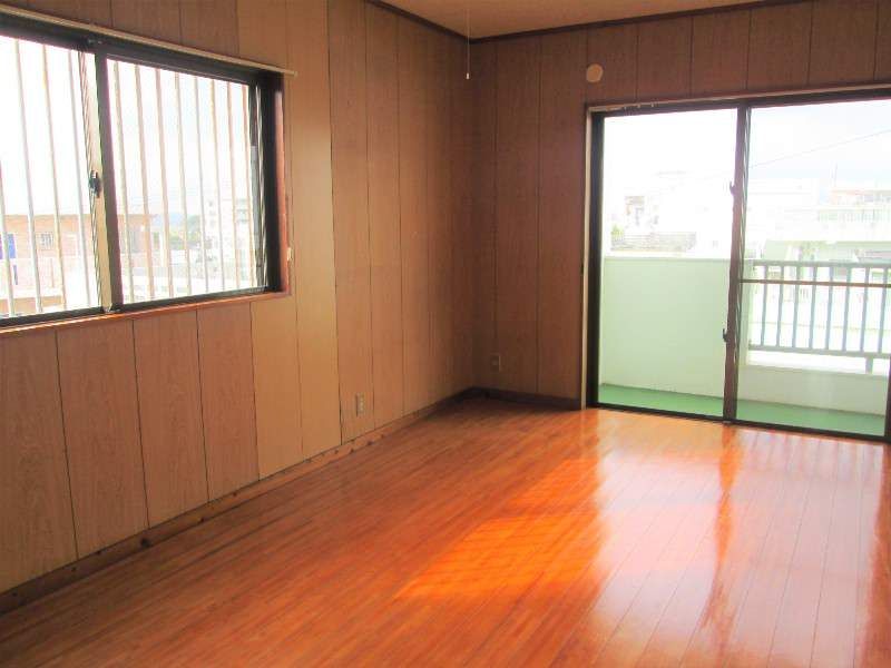 2DK Apartment for Rent in Kubota, Okinawa City | 45,000 Yen - Thumbnail 4
