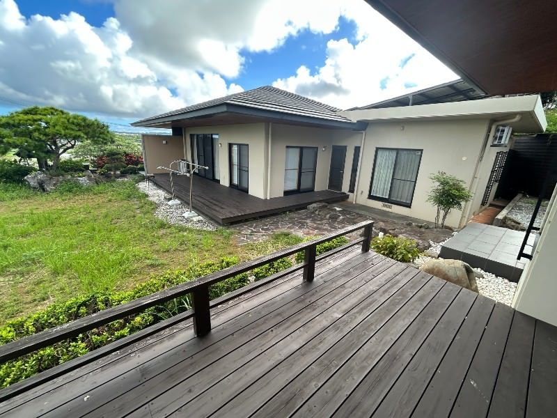 Luxury 3LDK Villa Rental with Garden in Yaese, Okinawa - Thumbnail 2