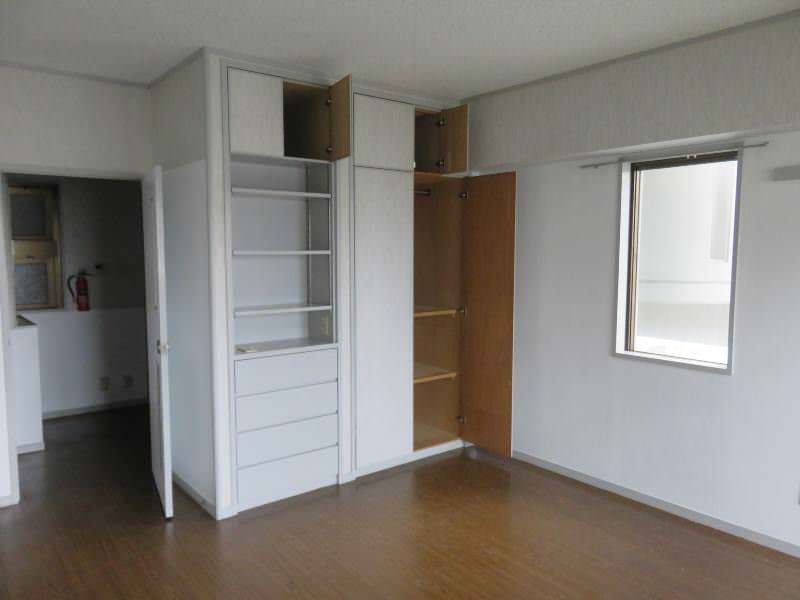 1K Apartment for Rent in Ginowan, Okinawa - 60,000 Yen - Thumbnail 4