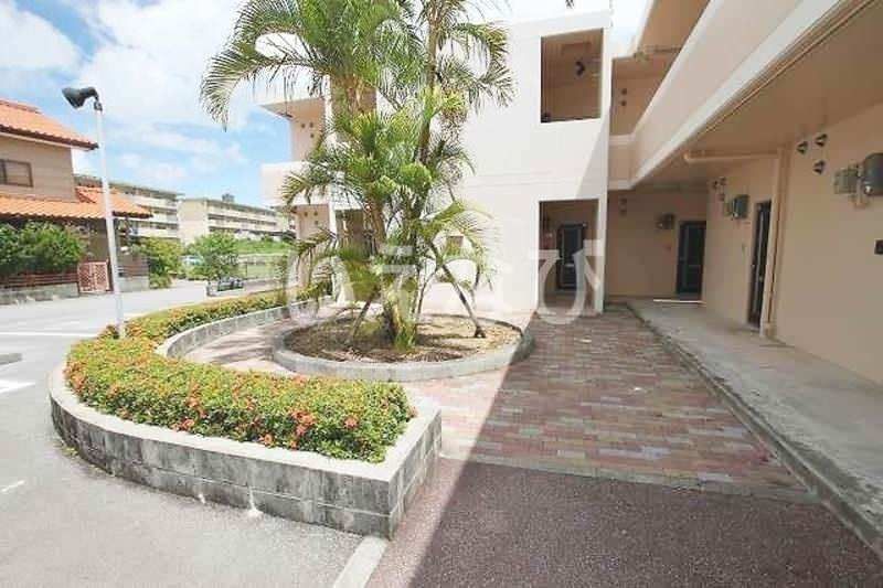 1K Apartment for Rent in Okinawa City, Okinawa - Thumbnail 2