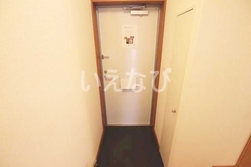 1K Apartment for Rent in Okinawa City, Okinawa - Thumbnail 3