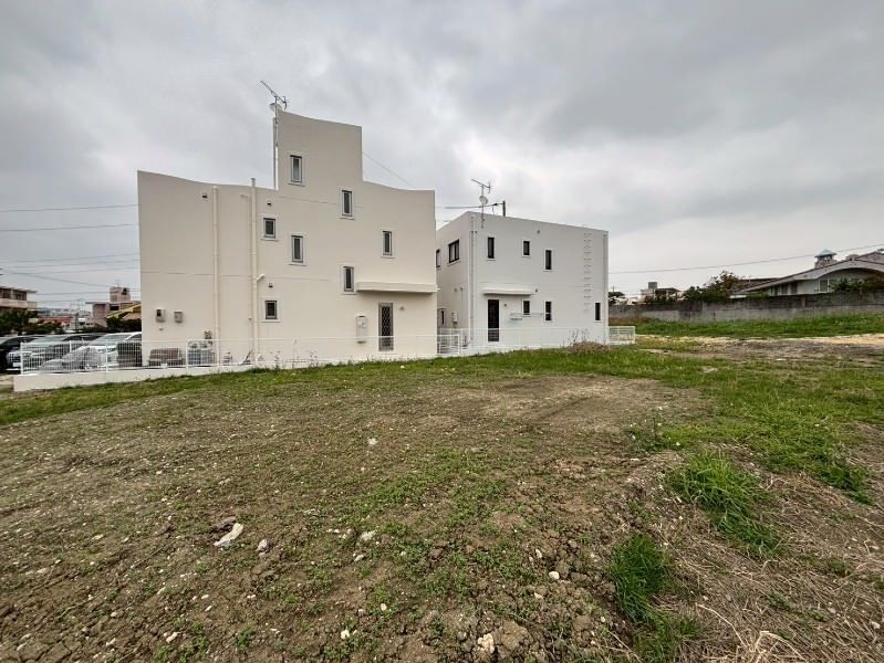 Land for Sale in Tsukazan, Haebaru, Okinawa - 135.8 sqm - Image 1